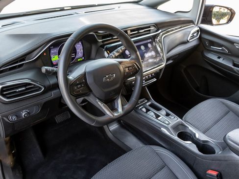 Used 2022 Chevrolet Bolt LT image 4