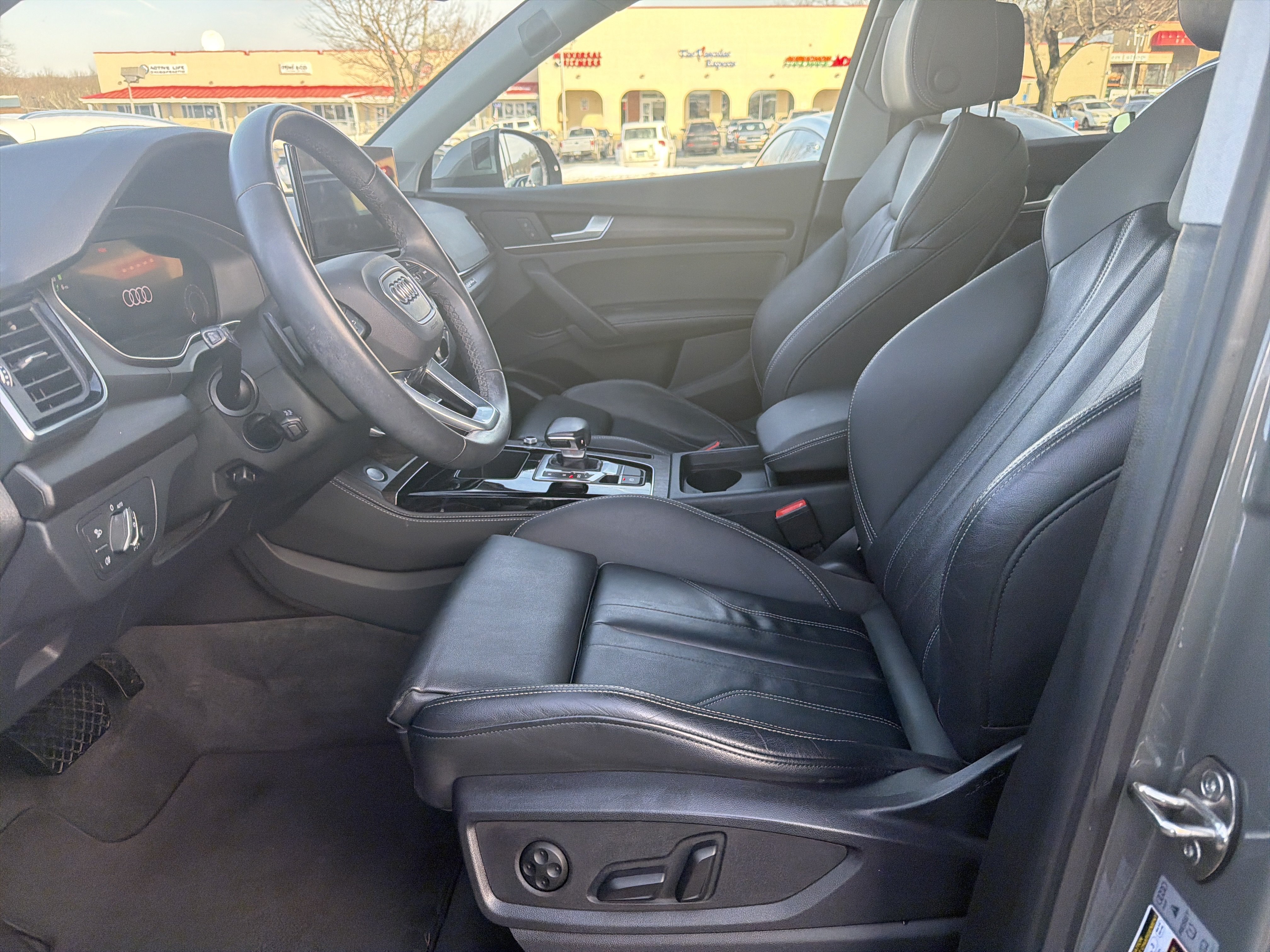 Certified 2023 Audi Q5 e Premium Plus w/ Premium Plus Package AWD/4WD image 5