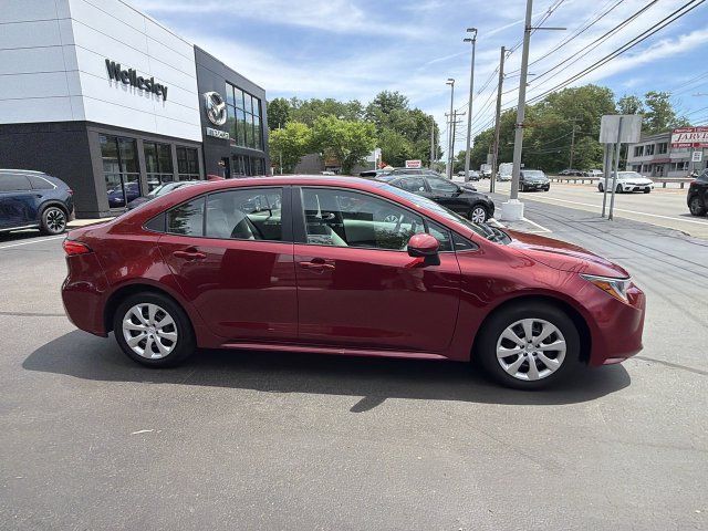 Used 2025 Toyota Corolla LE FWD image 9