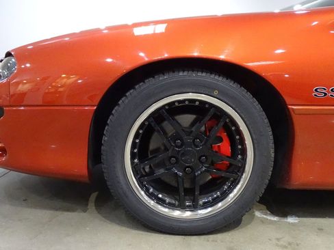 Used 2001 Chevrolet Camaro Z28 w/ SS Performance/Appearance Pkg RWD image 29