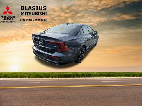 Used 2025 Volvo S60 B5 Core image 10