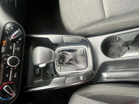 Used 2020 Kia Soul S FWD image 25