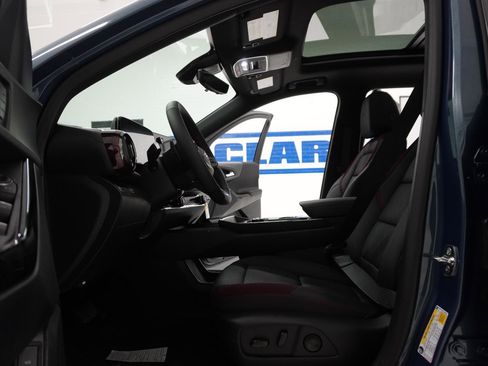 New 2026 Chevrolet Equinox RS w/ Convenience Package III FWD image 17