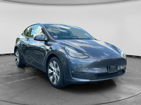 Used 2021 Tesla Model Y Long Range AWD/4WD image 3