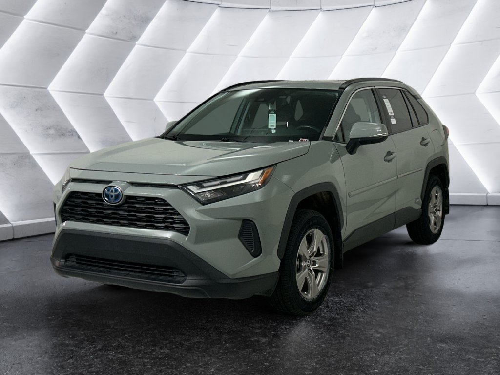 Used 2022 Toyota RAV4 XLE w/ Convenience Package AWD/4WD image 3