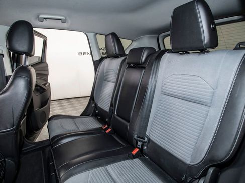 Used 2017 Ford Escape SE w/ SE Sport Appearance Package FWD image 41