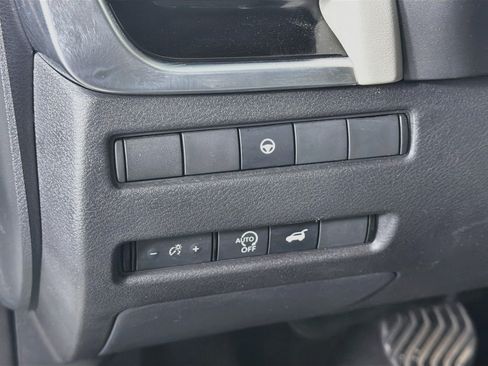 Used 2023 Nissan Rogue SL FWD image 17