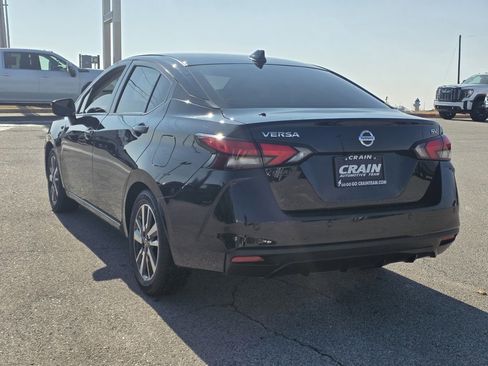 Used 2021 Nissan Versa SV image 5