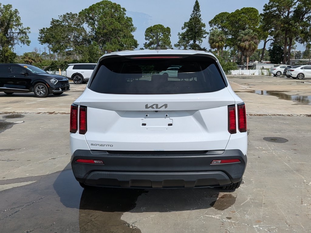 Certified 2023 Kia Sorento LX FWD image 7