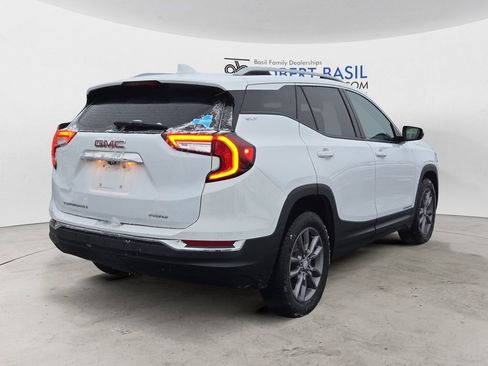 Used 2023 GMC Terrain SLT image 4