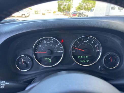 Used 2017 Jeep Wrangler Unlimited Rubicon w/ Cold Weather Group AWD/4WD image 11