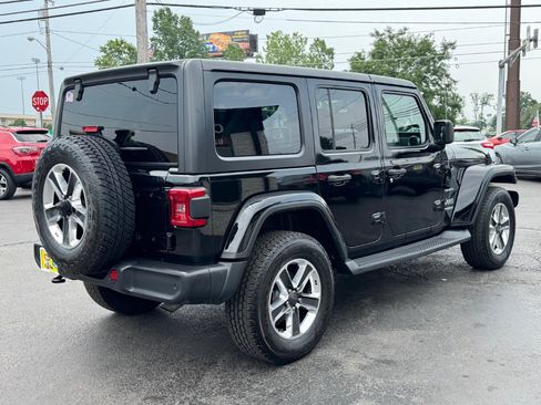 Used 2018 Jeep Wrangler Unlimited Sahara w/ Dual Top Group AWD/4WD image 5