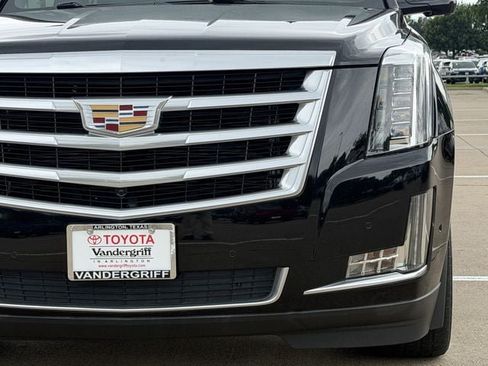 Used 2018 Cadillac Escalade Luxury AWD/4WD image 8