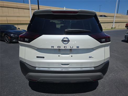 Used 2021 Nissan Rogue SL w/ Premium Package FWD image 4
