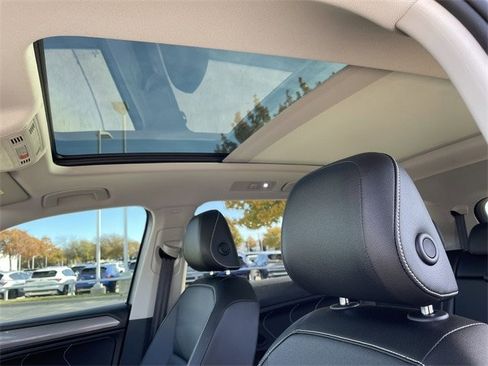 Used 2022 Volkswagen Tiguan SE image 24