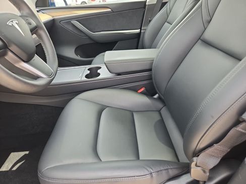 Used 2024 Tesla Model Y Long Range AWD/4WD image 14