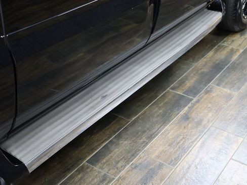 Used 2005 Cadillac Escalade ESV Platinum image 23