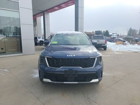 Used 2024 Kia Sorento S w/ Panoramic Sunroof Package image 2