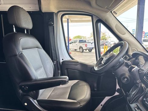 Used 2023 RAM ProMaster 2500 FWD image 12