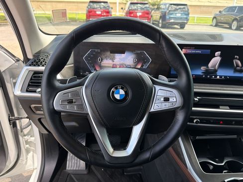 Used 2025 BMW X7 xDrive40i AWD/4WD image 11