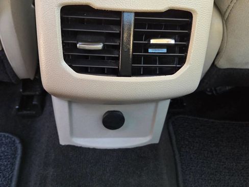 Used 2017 Ford Fusion SE image 19