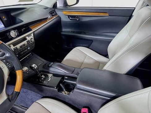 Used 2014 Lexus ES 300h w/ Premium Package w/Bamboo Trim image 24