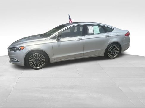 Used 2017 Ford Fusion SE w/ Fusion SE Technology Package FWD image 5