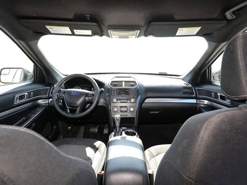 Used 2018 Ford Explorer XLT FWD image 24