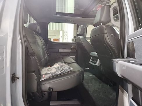 Used 2025 Ford F250 Lariat w/ Lariat Ultimate Package image 9