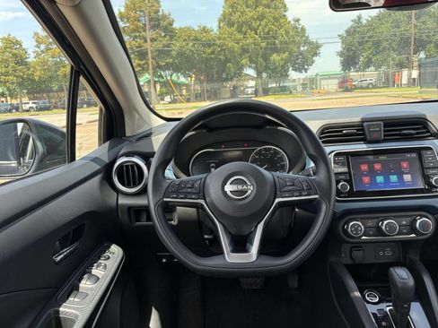 Used 2025 Nissan Versa SV FWD image 28
