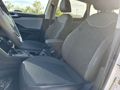 Certified 2024 Volkswagen Taos SE w/ Panoramic Sunroof Package FWD image 15