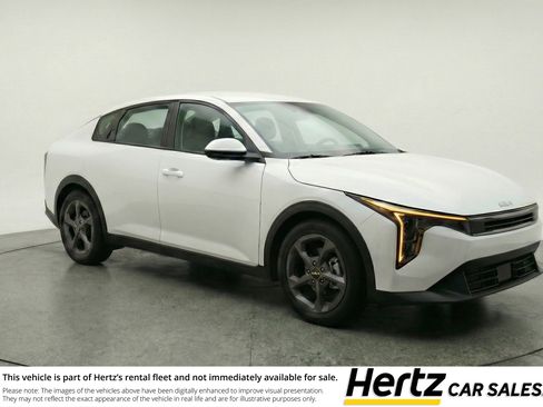 Used 2025 Kia K4 LXS image 1