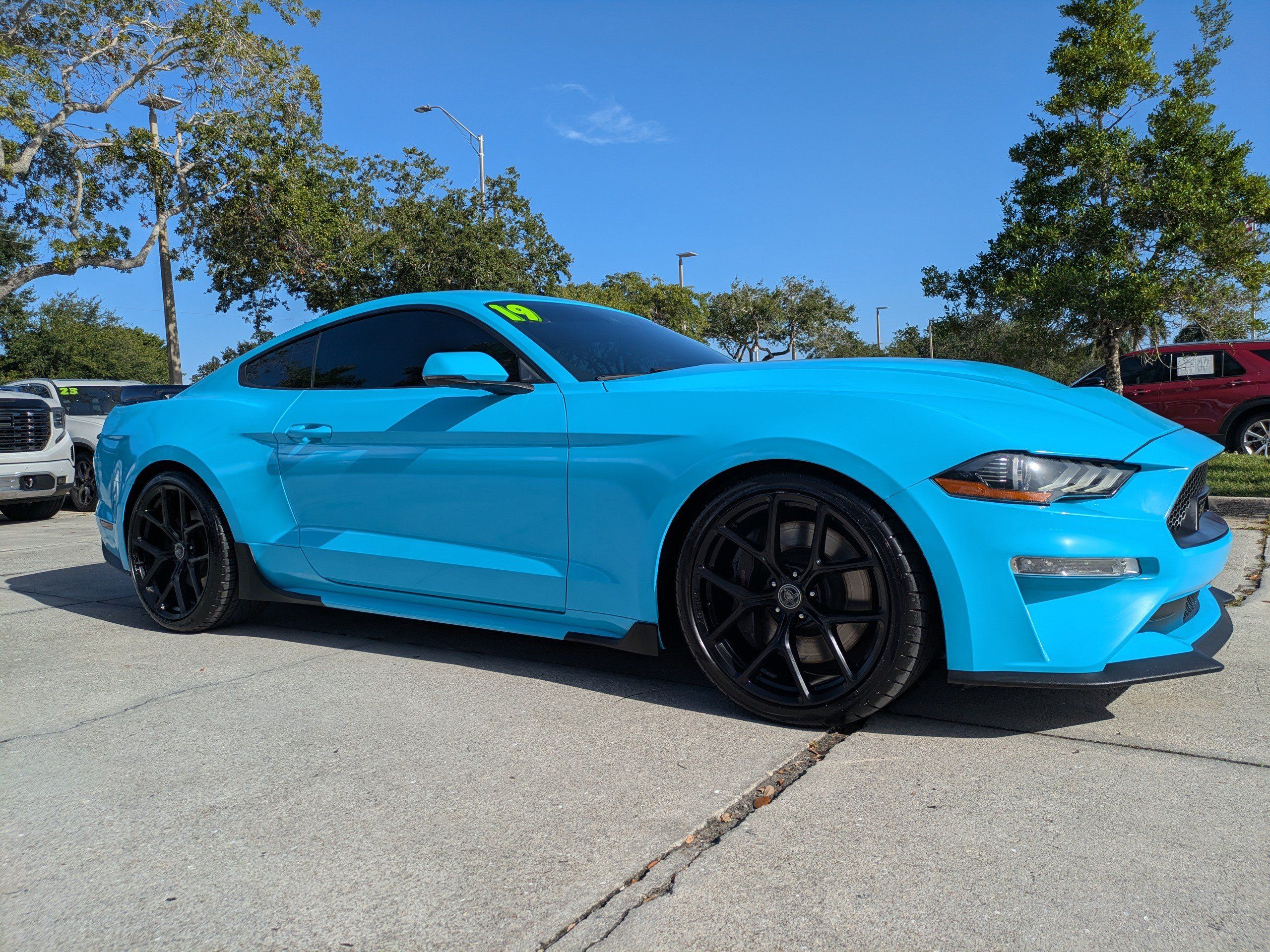 Used 2019 Ford Mustang GT Premium w/ GT Performance Package RWD image 2