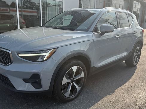 Used 2024 Volvo XC40 B5 Plus AWD/4WD image 2