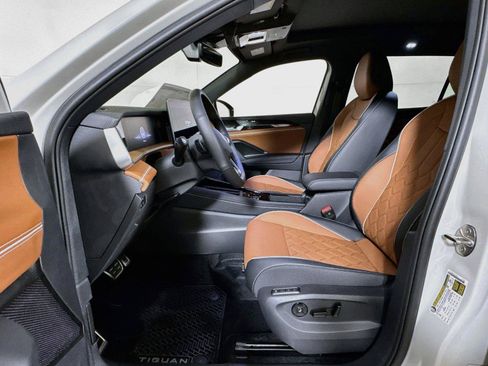 New 2026 Volkswagen Tiguan SEL R-Line AWD/4WD image 11