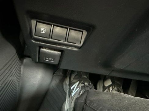 Used 2025 Toyota Prius LE FWD image 25