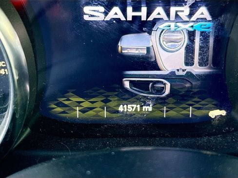 Used 2022 Jeep Wrangler Unlimited Sahara w/ Cold Weather Group image 13