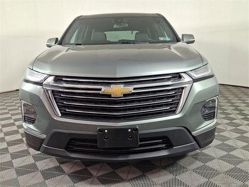 Used 2022 Chevrolet Traverse LT image 2