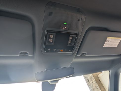 Used 2025 Volkswagen ID. Buzz Pro S Plus RWD image 31