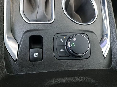 Used 2023 Chevrolet Traverse LT image 17