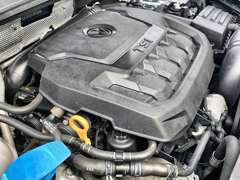 Used 2018 Volkswagen Beetle 2.0T SE FWD image 16