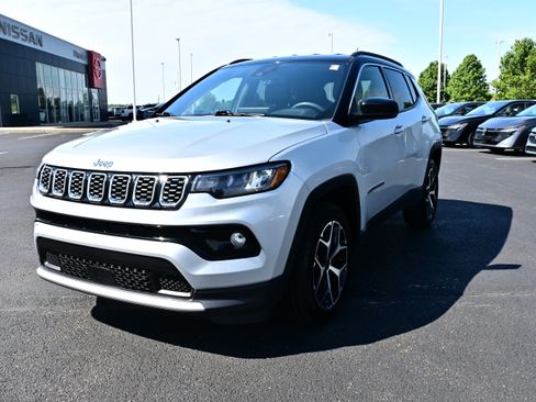 Used 2025 Jeep Compass Limited AWD/4WD image 4