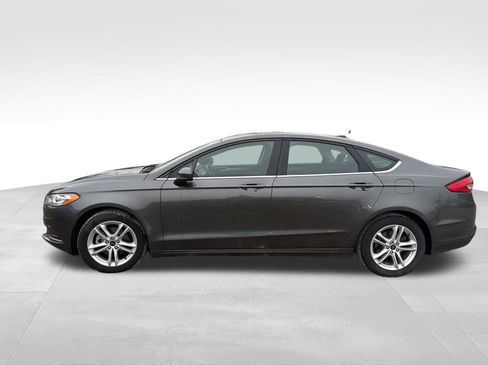 Used 2018 Ford Fusion SE w/ Fusion SE Technology Package image 5