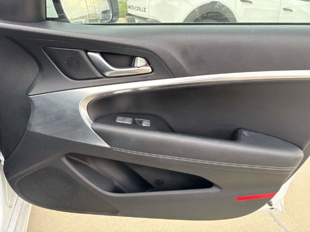 Used 2025 Genesis G70 2.5T RWD image 17