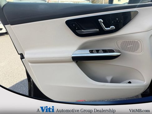 Used 2024 Mercedes-Benz GLC 300 4MATIC image 16