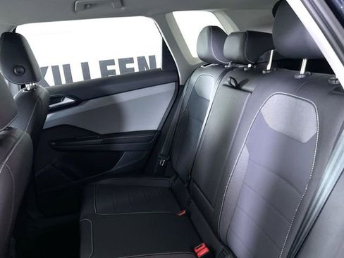 Used 2024 Volkswagen Taos SE image 21