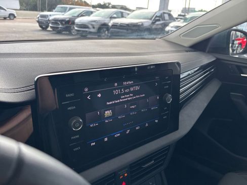 Used 2025 Volkswagen Jetta SE image 22