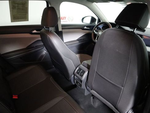 Used 2024 Volkswagen Taos SE image 54