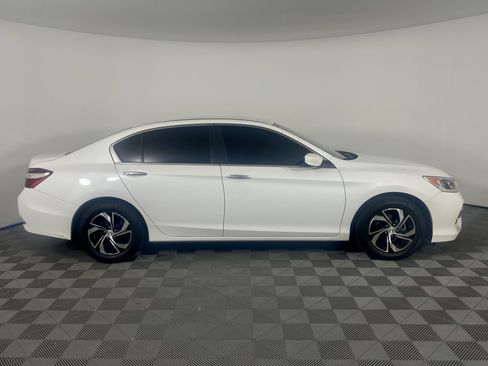Used 2017 Honda Accord LX image 5
