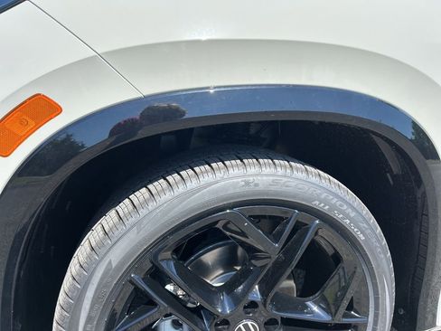 New 2026 Volkswagen Tiguan SE R-Line FWD image 7